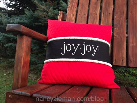 How To Make A Pillow Band Wrap by Nancy Zieman of the Sewing With Nancy TV show on PBS Pillow Wraps, Sewing With Nancy, Sewing Challenge, Sew Mama Sew, Nancy Zieman, Holiday Sewing, Pillow Projects, Sewing Pillows, Holiday Pillows