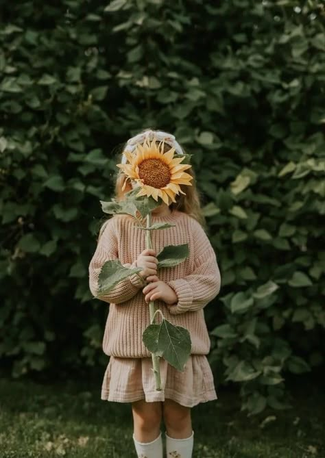 Toddler Photoshoot, Foto Baby, Sunflower Fields, Photo Outfit, Baby Photoshoot, Photography Inspo, Birthday Photos, Future Kids, Children Photography