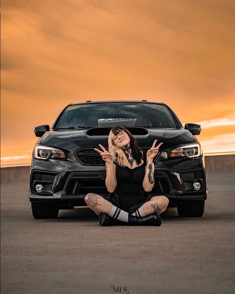 Woman Car Photography, Woman In Car Photography, Car Girl Photoshooting, Lingerielook Photoshoot Car, Bouduar Photos Car, Automotive Photography, Car Girl, Badass Women, Black Car