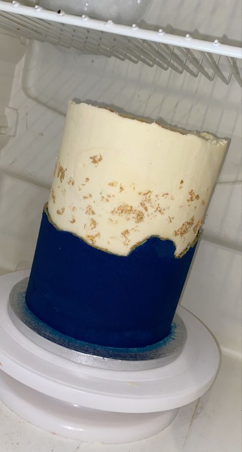 Royal blue and edible gold decoration birthday cake Royal Blue And Gold Cake, Lightning Cake, Blue And Gold Cake, Blue And Gold Birthday, Royal Blue Cake, Gold Birthday Cake, Edible Gold, Blue Cakes, Awesome Cakes