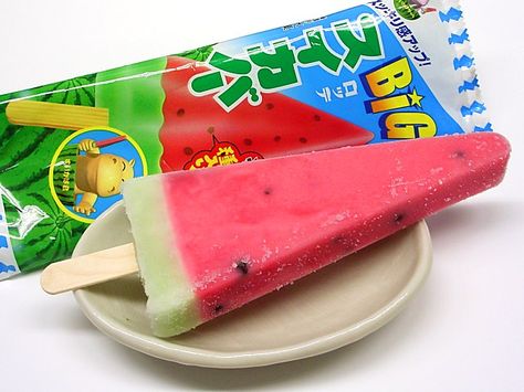 Suikaba, watermelon ice cream bar, by Lotte 트위터 헤더, Watermelon Ice Cream, Watermelon Ice, Cute Snacks, Think Food, Japanese Snacks, Icecream Bar, An Ice Cream, Kawaii Food