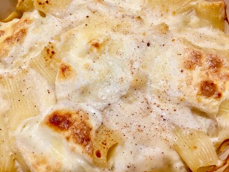 Baked Pasta With White Sauce, White Sauce Pasta Bake Recipes, Rigatoni Recipes Mushroom, Baked Rigatoni With Bechamel Sauce, Chicken Mushroom Rigatoni, Baked Pasta Recipes Vegetarian, Creamy Roasted Garlic Sausage Alfredo Rigatoni, Rigatoni Pasta Recipes, Baked Manicotti