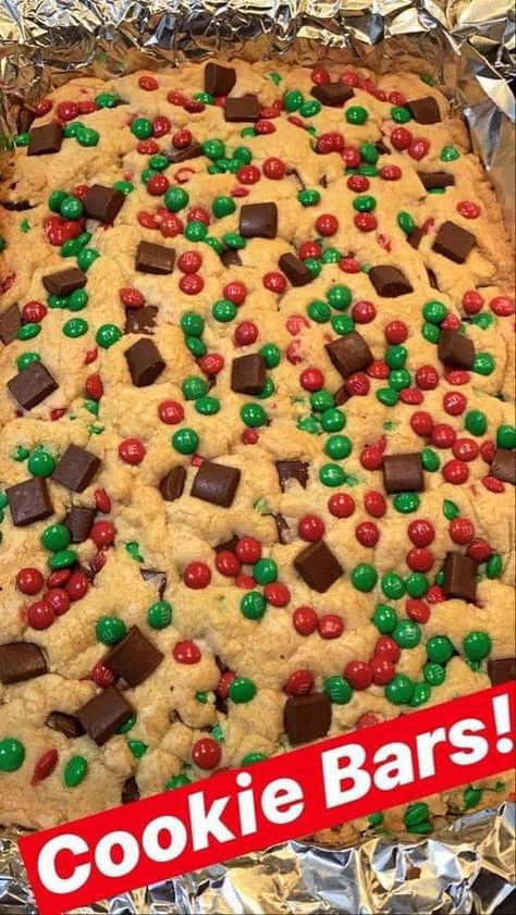 Christmas Cookie Bars 🤤😍... - Grandma's yummy recipes Christmas Cookies Bars, M M Cookie Bars, Jalapeno Cream Cheese Dip, Oreo Cookie Bar, Pretzel Sandwich, Christmas Cookie Bars, Ultimate Chocolate Chip Cookie, Delicious Christmas Cookies, M M Cookies