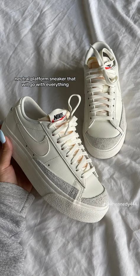 Pretty Sneakers, Boty Nike, Trendy Shoes Sneakers, Pretty Shoes Sneakers, Shoe Wishlist, A Short Story, Cute Sneakers, Hype Shoes, Shoe Inspo