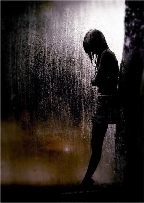 Time Poem, Girl In Rain, Heart Touching Love Quotes, Love Breakup, Rain Art, Lonely Girl, Girl Standing, Rain Photography, Dark Photography