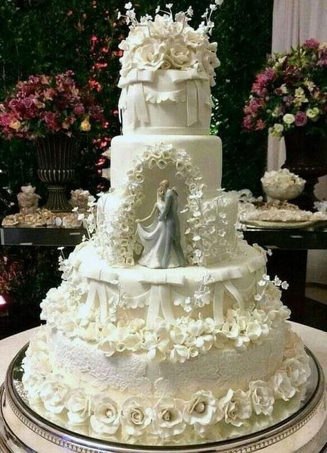 Wedding Food Ideas Dinner Elegant, Wedding Cake Huge, Wedding Cakes Green, Silver Wedding Cakes, Green Wedding Cakes, Princess Wedding Cakes, Huge Wedding Cakes, Skiing Colorado, Wedding Cakes Ideas