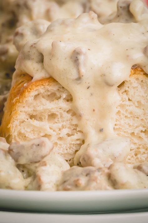 Easy Biscuits and Gravy - Busy Cooks Easy Biscuits And Gravy Recipe, Easy Biscuits And Gravy, Easy Biscuits, Homemade Sausage Gravy, Frozen Biscuits, Southern Breakfast, White Gravy, Canned Biscuits, Biscuits Easy