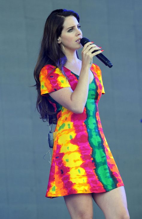 Lana Del Rey Glastonbury, Lana Style, Lana Del Rey Hair, Iconic Fashion Moments, Lana Dress, Lana Del Rey Video, Lizzy Grant, Glastonbury Festival, Style Evolution