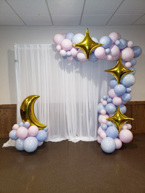 Twinkle Twinkle Gender Reveal Ideas, Baby Shower Pink And Blue, Gender Reveal Moon And Stars Theme, Star Themed Baby Shower Decor, Stars And Moon Baby Shower Ideas, Moon And Stars Baby Shower Theme, Twinkle Twinkle Gender Reveal, Moon Baby Shower Theme, Star Baby Shower Theme