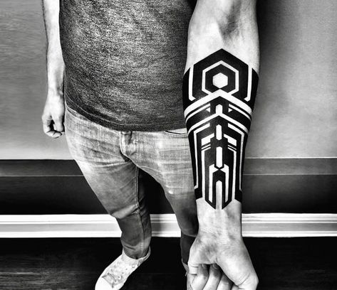 Ben Volt Tattoo, Geometric Tattoo Meaning, Geometric Flower Tattoo, Small Geometric Tattoo, Geometric Animal Tattoo, Tech Tattoo, Cyberpunk Tattoo, Armband Tattoo Design, Biomechanical Tattoo