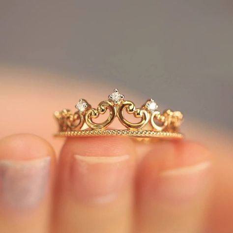 Gold Crown Ring, Princess Crown Ring, Cute Promise Rings, Crown Ring Princess, Queen Rings, Jewellery Showroom, Gold Bridal Jewellery Sets, Silver Jewelry Design, Etsy Gold Ring