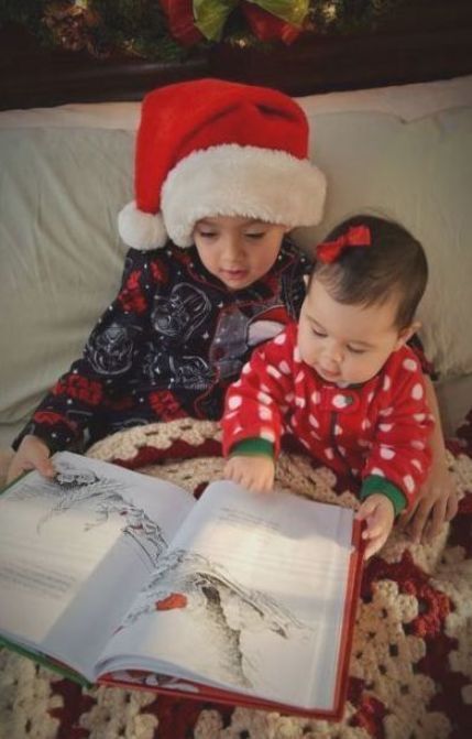 Brother And Sister Christmas Photos, Baby And Toddler Christmas Photos, Sibling Christmas Pictures, Natal Baby, Christmas Pictures Kids, Boy Babies, Christmas Pic, Christmas Baby Pictures, Christmas Poses