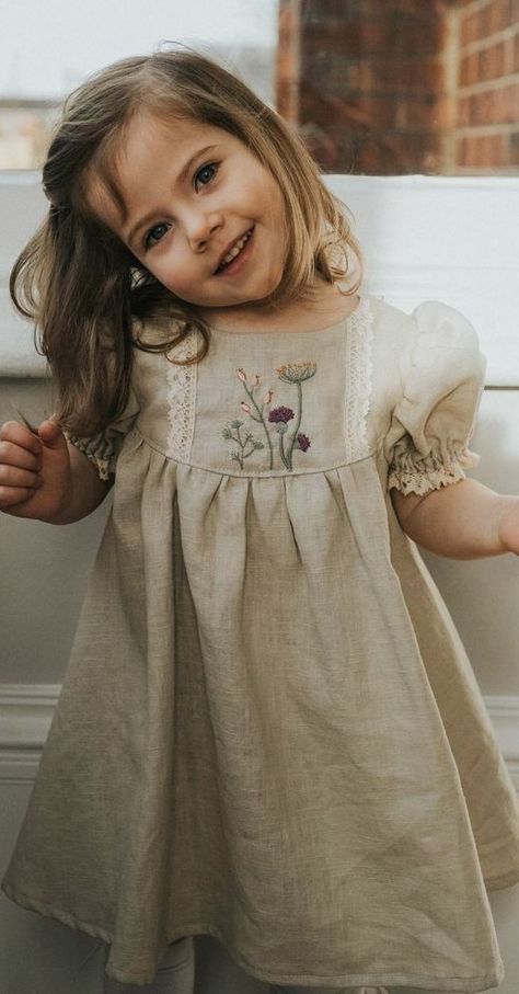 Pent Trouser Designs, Dress Design Ideas, Baby Dress Embroidery, Kids Frock, Handmade Kids Clothes, Kids Dress Wear, Kids Dress Patterns