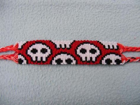 Alpha Pattern A46826 - friendship-bracelets.net Emo Alpha Pattern, Anime Friendship Bracelet Patterns, Alpha Bracelet, Bracelets Macrame, Anime Friendship, Bracelets Patterns, Thread Bracelets, Diy Bracelets Patterns, Alpha Pattern