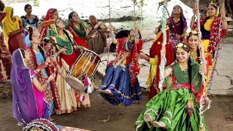 An auspicious Hindu festival that falls during the monsoon months, Teej is associated with women fasting for their husband’s longevity. Like any other festival that involves fasting, Teej also comes with its share of do’s and don’ts. Teej Festival Outfits, Teen Songs, Punjab Culture, Teej Festival, Goddess Parvati, Punjabi Culture, Woman Singing, Married Women, Festivals Of India