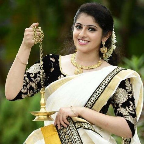 88888 Kerala Attire, Cool Dps, Kerala Traditional Saree, Kerala Beauty, Stylish Dps, Kerala Saree Blouse, Kerala Saree Blouse Designs, Kasavu Saree, Dps For Girls