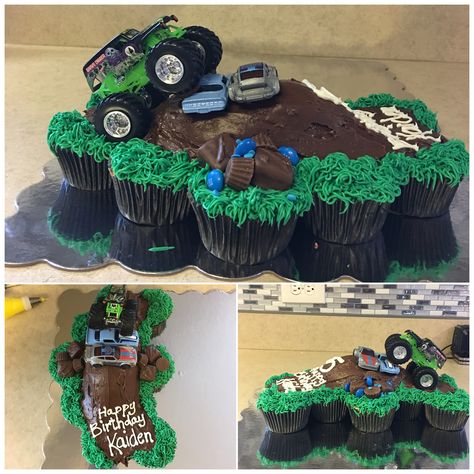 Grave digger mini cupcake cake! Monster Jam Cupcake Cake, Grave Digger Cupcakes, Monster Truck Pull Apart Cupcakes, Monster Truck Birthday Cupcakes, Monster Truck Cupcake Cake, Grave Digger Birthday Cake, Truck Cupcake Cake, Digger Birthday Cake, Cupcake Monster