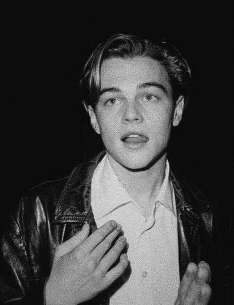 Posters On Wall Living Room, 3 Posters On Wall, Posters On Wall, Painted Records, Elle Fanning Style, Leonardo Dicaprio Photos, Kitchen Gallery Wall, Create A Gallery Wall, Leonardo Dicaprio 90s