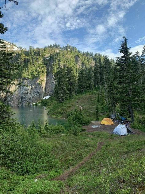 Backcountry camping is allowed here, and we can't think of a more stunning place to do it. Brandon Core, Camping In Washington State, Forest Ideas, Backpacking Trails, Mount Baker, Washington Hikes, Wild Camping, Backcountry Camping, Outside Activities