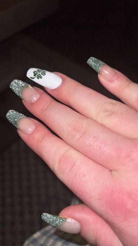 Love the green sparkle and cant forget the four leaf clover 4 Leaf Clover Nails, Four Leaf Clover Nails, St Pattys Day Nails, Clover Nails, Happy St Pattys Day, 4 Leaf Clover, Cat Eye Nails, St Pattys, St Pattys Day