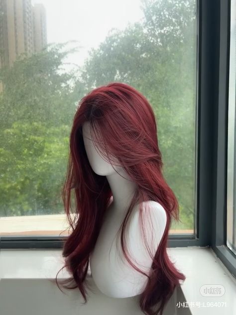 Pretty Hair Cuts, Filmy Vintage, Wine Hair, Red Hair Inspo, Hair Inspiration Long, Kadeřnické Trendy, Dyed Hair Inspiration, Hairstyles For Layered Hair, Long Red Hair