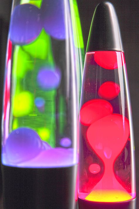 Make a Safe Glowing Lava Lamp: For this glowing lava lamp you can use any water-based fluorescent ink from a highlighter pen, glowing paint, or glowing glue. Lava Lamp For Kids, Alum Crystals, Homemade Lava Lamp, Make A Lava Lamp, How To Make Purple, Glow Lamp, Glow Paint, Lava Lamps, Highlighter Pen