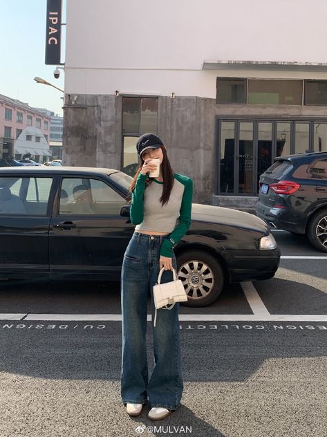 Ootd Korean Style Casual, Ootd 90s, Mode Ulzzang, Outfit Korean Style, Fotografi Digital, Downtown Outfits, Fasion Outfits, Casual College Outfits, Korean Casual Outfits