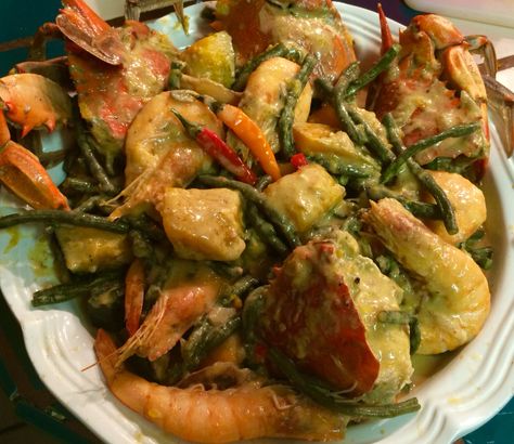 Ginataang sitaw at kalabasa with crabs and shrimp Lomi Batangas, Shrimp Kelaguen Recipe, Ginisang Upo With Shrimp, Ginataang Kalabasa At Sitaw With Shrimp, Ginisang Ampalaya, Pinoy Food, Crab, Baking, Ethnic Recipes