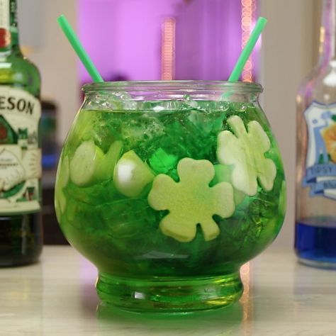 St Patty's Day Drinks, Fishbowl Drink, Sour Apple Pucker, Jungle Juice Recipe, Bowl Cocktails, Apple Pucker, St Patricks Day Drinks, Shamrock Cookies, Irish Drinks