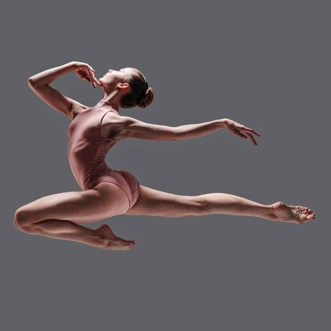 Contemporary Ballet Poses, Jumping Dance Poses, Ballet Pose Reference, Ballet Dancer Photography, Flexibility Poses, Ballet Jumps, Ballet Pose, Ballerina Poses, Gesture Drawing Poses