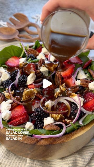 Dijon Balsamic Vinaigrette, Spinach Goat Cheese Salad, Spinach Salad Dressing, Baby Spinach Salads, Olive Oil Salad, Mediterranean Foods, Salad With Balsamic Dressing, Keto Salads, Spinach Salad Recipes