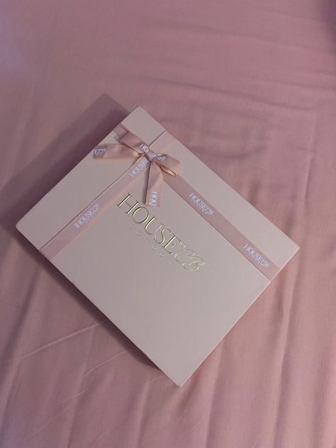 Pink And White Packaging, Business Tissue Paper, Packaging For Clothing Brand, Boutique Packaging Ideas, Box Design Ideas, Hair Packaging, Boutique Packaging, Business Vision Board, Create Your Dream Life