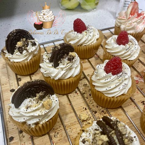 Everybody Loves Cupcakes 😍 🧁Made from scratch 🧁Baked fresh 🧁Natural/Plant-based Ingredients (White Chocolate for Strawberries) 🍪Cookies & Cream (Oreo Cookie Dust) 🍓Strawberry Crush (Strawberry Dust) 🍋Lemon Poppyseed (Raspberry filling) Sn: I should’ve made some for myself to keep 😆 #DeliciousDeDeCo #Cupcakes #Fyp #SaturdayVibes #Dessert #Strawberry #CookiesAndCream #LemonPoppyseed #MadeFromScratch #BakedFresh Chocolate For Strawberries, Strawberries Cookies, Strawberry Crush, Dessert Strawberry, Cookies Cream, Strawberry Cookies, Raspberry Filling, Love Cupcakes, Oreo Cookie