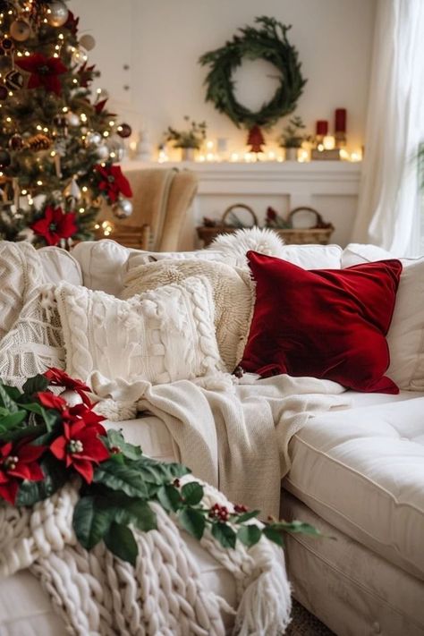 Couch Decor Christmas, Lounge Christmas Decor, Christmas Decor Ideas Green And Red, Red Christmas Decor Living Rooms, Christmas Decor Ideas Couch, Elegant Christmas Living Room Decor, Christmas Pillows On Couch Ideas, Holiday Decor Christmas Living Room, Livingroom Christmas Decor