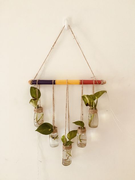 A wall planter using small glass bottles#diy#wallhanging#diywallhangingplanter#diyplanter#diyglassdecor#diyhomedecore Glass Bottle Wall, Tanaman Air, Plants Hanging, Small Glass Bottles, Glass Bottle Diy, Diy Glass Bottle Crafts, Diy Plant Hanger, Diy Jar Crafts, Bottle Wall