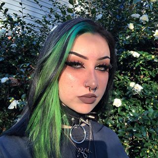 Black Hair With One Streak Of Color, Lime Green Hair Streaks, Green Hair Streaks, Green And Black Hair, Black And Green Hair, Neon Green Hair, Two Color Hair, Dark Green Hair, Creative Hair Color