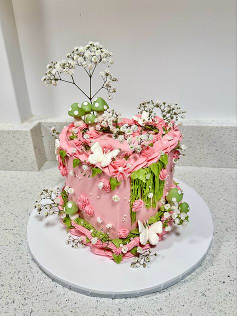 Pink and Green, Heart Shaped cake with flowers and white butterflies Flower Fairy Cake, Pink And Green Cake Ideas, Fairy Heart Cake, Vintage Fairy Cake, Fairy Core Cake, Fairy Quince, Pink Fairy Cake, Fairy Wedding Cake, Fairy Themed Cake