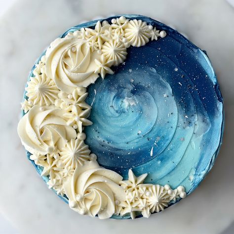 Night Sky Birthday Cake, How To Make A Moon Cake, Moon Cake Decoration, Simple Moon Cake, Crescent Moon Cake Design, Moon Themed Desserts, Moon Phase Cake, Cake Moon Design, Sun And Moon Birthday Cake