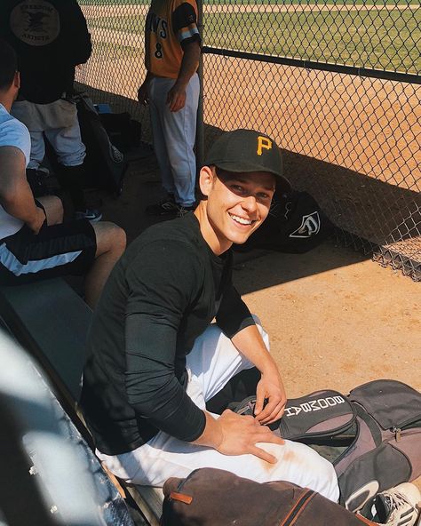 Mason Dye (@masondye) added a photo to their Instagram account: “Mom and Dad came to watch me play ⚾️⚾️ @dylansummerall @huntersummerall” Mason Dye, Instagram Mom, Karate Kid Cobra Kai, Kid Cobra, Karate Kid, Artistry Makeup, Teen Wolf, Karate, Celebrity Crush