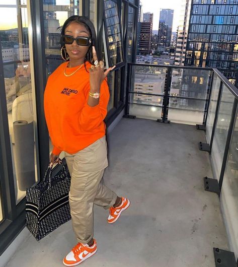 Orange Dunks, Dunk Low Outfit Women, Dunks Outfit Woman, Dunk Outfits, Dunk Outfit, Balenciaga Adidas, Dunks Outfit, Cute Outfits With Jeans, Orange Outfit