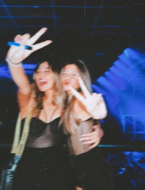 Party Fotos, Best Friend Photoshoot, Best Friends Shoot, Foto Tips, Best Friends Aesthetic, Best Friend Photos, Cute Friend Pictures, Cute Friend Photos, Foto Poses