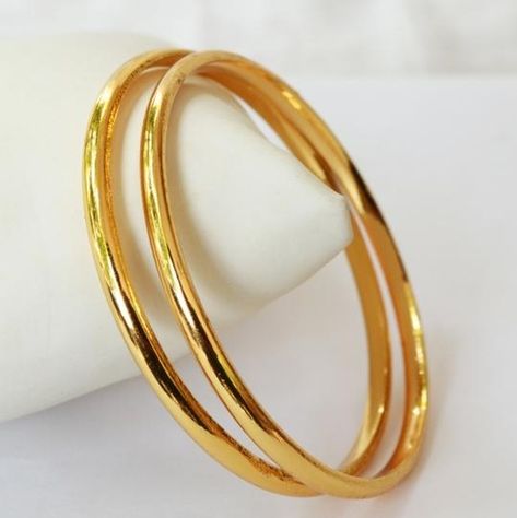 Buy Artificial, Designer Gold Plated Bangles For Women Online – Shrayathi Simple Gold Bangle, Plain Gold Bangles, Solid Gold Bangle, Gold Bangles For Women, Gold Earrings Models, Gold Bangle Set, Gold Jewelry Simple Necklace, Glass Bangles, Gold Bridal Jewellery Sets