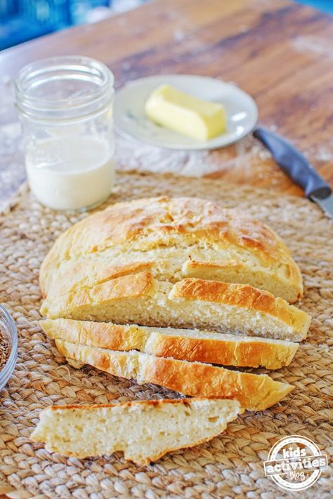 Traditional Irish Soda Bread Irish Bread, Traditional Irish Soda Bread, Irish Cooking, Irish Soda Bread Recipe, St Patricks Day Food, Irish Soda, Irish Soda Bread, British Baking, Soda Bread