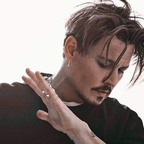 Johnny Depp Haircut, Hairstyles Kenya, Johnny Depp Hairstyle, جوني ديب, Johnny Depp Style, Kaptan Jack Sparrow, Young Johnny Depp, Johnny Depp Pictures, Johnny D