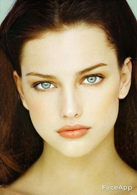 Natural Beauty Face, Face App, Natural Beauty Makeup, Models 90s, Blonde With Pink, Model Lifestyle, Marilyn Monroe Photos, Brooke Shields, المملكة العربية السعودية