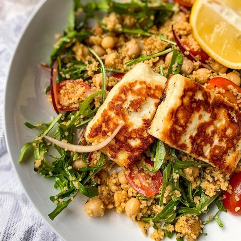 Halloumi and couscous salad Couscous Salad Recipes, Halloumi Cheese, Grilled Halloumi, Couscous Salad, 15 Minute Meals, Fresh Salad, Large Salad Bowl, Chickpea Salad, Fresh Salads