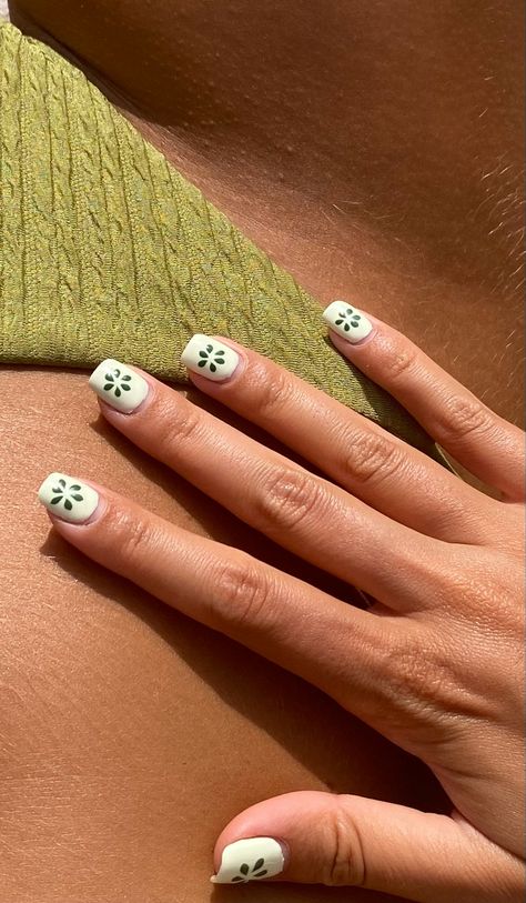 Granola Girl Nails Summer, Granola Girl Nail Ideas, Granola Girl Nails, Popular Nail Colors, Space Nails, Anime Nails, Simple Gel Nails, Summery Nails, Cute Gel Nails