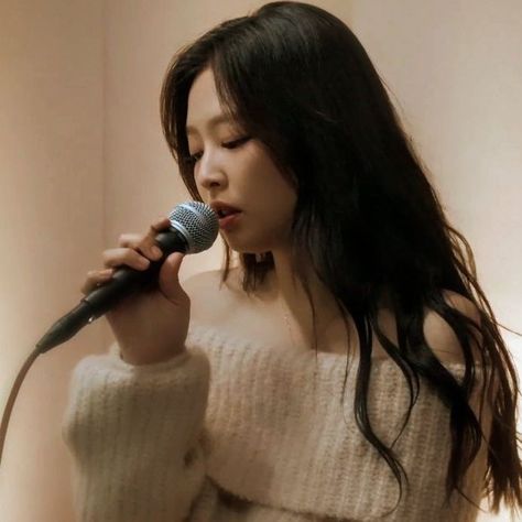 Jennie brown icon Kim Brown, Snowman Photos, Jenny Brown, Cover Youtube, Youtube Instagram, Jennie Kim Blackpink, Brown Aesthetic, Blackpink Photos, Kpop Aesthetic