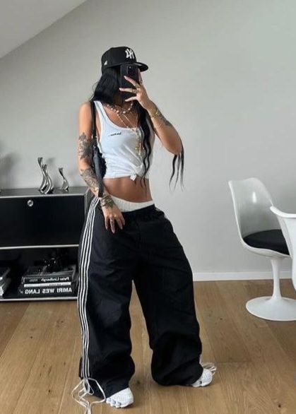 Gangsta Outfits For Women, Tomboy Femme Summer Outfit, Masc Outfits For Women Streetwear, Fem Tomboy Outfits, Tomboy Swag Outfits, Genie Fashion, Tomboy Girl Aesthetic, Edgy Festival Outfit, Y2k Tomboy