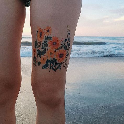 International Tattoo, Small Finger Tattoos, Tattoo Expo, Sea Tattoo, Explore Tattoo, Handpoke Tattoo, Plant Tattoo, Sunflower Tattoos, Tattoo Parlors